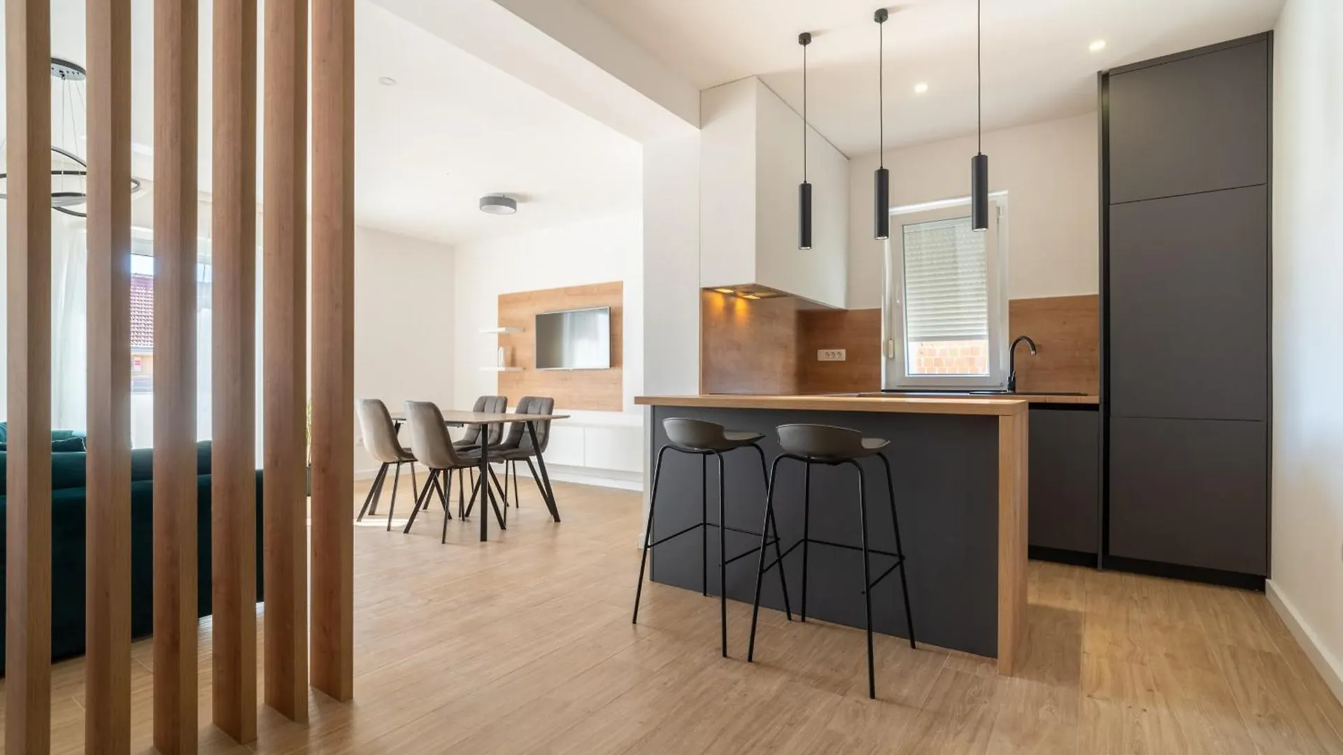 Marina Heights Residence ザダル アパート